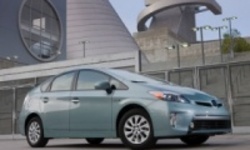 Гибрид от Toyota попал в мировую тройку лидеров автопродаж